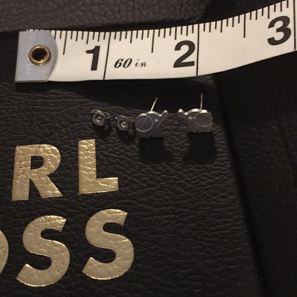 🚨LAST ONE🚨 Minimal elephant studs 925silver NWOT - Picture 2 of 3